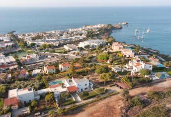 Villa Ma-Re allows 18 year olds to book a room