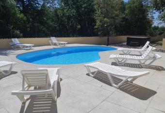 G  te Cano   Piscine chauff  e et Spa en Ard  che M  ridionale has Balcony rooms