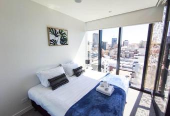 Charming Central Apartment Home RundleMall has Balcony rooms