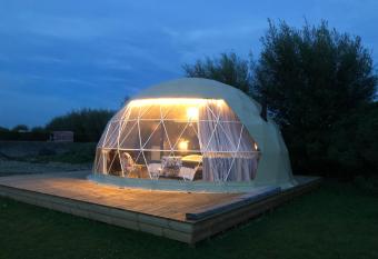 ID Glamping De Coude Scheure allows 18 year olds to book a room