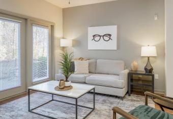 Modern Apartment in Prime Location ID6258 has Balcony rooms