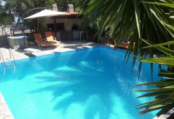 Dina s Villa Isthmia has Balcony rooms