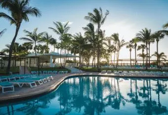 Upscale and comfortable apt on the beach has Balcony rooms