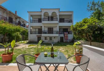 Cozy Suite at Fourka has Balcony rooms