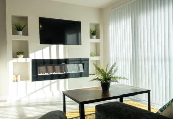 Century Central, Cardiff Bay, Modern Chic 2BR, Free Parking has Balcony rooms