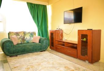 1 Bedroom apptmnt, secure parking and Wi-Fi allows 18 year olds to book a room