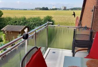 Wohlf  hl-Oase mit Ostseeblick (max 2 Personen) has Balcony rooms