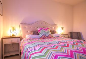 Irvine Spectrum/2 Bedrooms/2 Bathrooms/Apartment/pool/gym has Balcony rooms