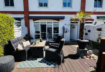 Das Haus am Kanal. allows 18 year olds to book a room