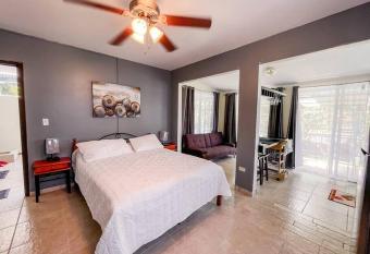 Cozy Guest Studio Apartment in Downtown Boquete allows 18 year olds to book a room
