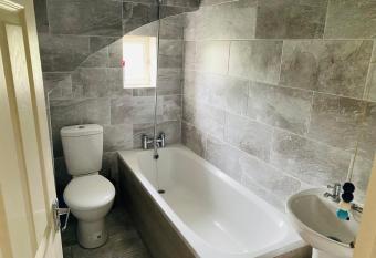 Double room in Bedford near train station allows 18 year olds to book a room