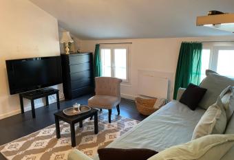 Chez Emmanuel has Balcony rooms