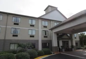 Carolina Coach Cottage has Balcony rooms