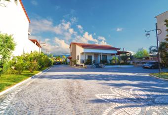 VILLA DEI CESARI BED & BREAKFAST allows 18 year olds to book a room