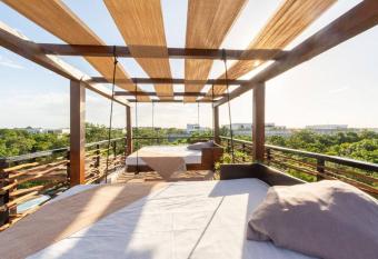 PH @Aldea Zama 4BR 7 Beds/Roof Garden privado Tulum has rooms with a private hot tub