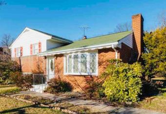 Newly renovated charming home with parking allows 18 year olds to book a room
