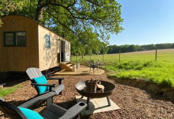 Coachroad Shepherds Huts allows 18 year olds to book a room