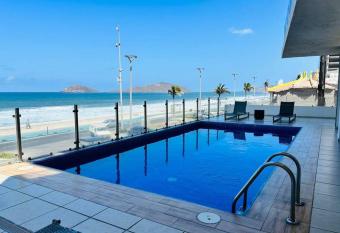 Portico Hermoso depa con vista al mar allows 18 year olds to book a room