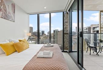 Heart of Adelaide Luxuy Apt Rundle Mall Pool has Balcony rooms