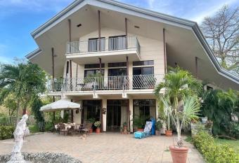 Villa Pura Vida has Balcony rooms