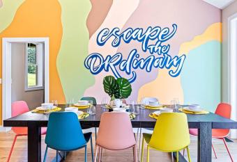 Sauna, Hot tub, Game Room only 15 min to Asheville has rooms with a private hot tub