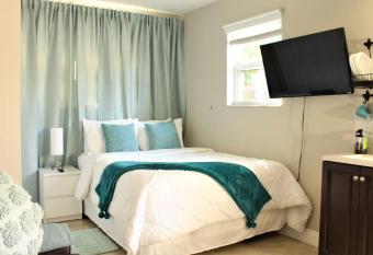 Private studio in Deerfield beach, Cozy and Comfy has Balcony rooms