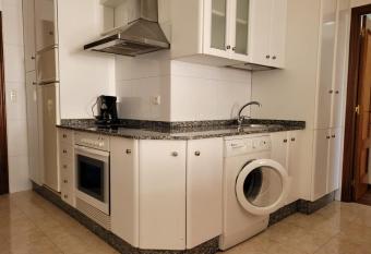 Piso Alameda Carballi  o allows 18 year olds to book a room