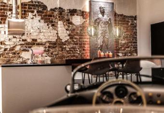 New York Loft D  sseldorf has Balcony rooms