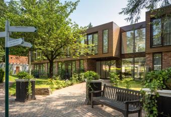 Fletcher Hotel-Restaurant Mooi Veluwe allows 18 year olds to book a room