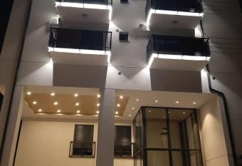 Apartman Luxor has Balcony rooms