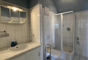 Fewo 03 Ferienwohnung am Salzhaff allows 18 year olds to book a room