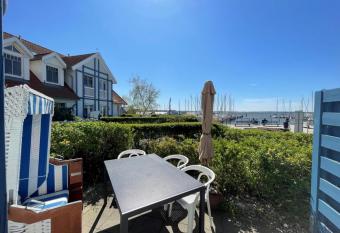 Fewo 33 Ferienwohnung am Reriker Yachthafen mit Salzhaffblick allows 18 year olds to book a room