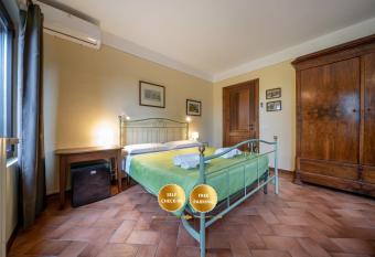 Casello A1, Modena sud - Villa Aurora Charming Rooms allows 18 year olds to book a room
