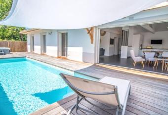La villa Sirelis piscine et spa has Balcony rooms