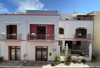 B&B Le Onde Del Mare allows 18 year olds to book a room