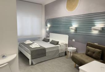 Mar   has Balcony rooms