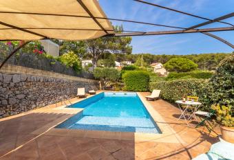 Gracious AC one bedroom with garden and pool - Dodo et Tartine has Balcony rooms