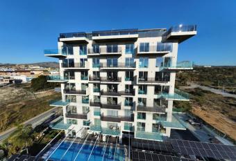 APARTAMENTOS OASIS DE LA CALA allows 18 year olds to book a room