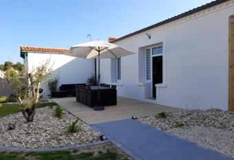 Mon petit paradis has Balcony rooms