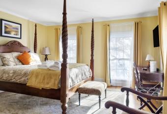 The Thistle Inn allows 18 year olds to book a room