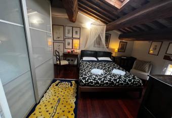 a casa di paola has rooms with a private hot tub