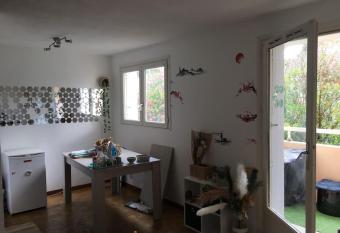 S  jour espace vert dans le sud. allows 18 year olds to book a room