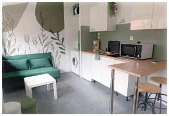 Studio Le Jardin has Balcony rooms