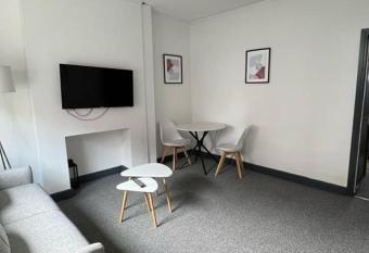 Grove Road Guesthouse Wakefield allows 18 year olds to book a room