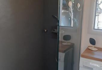 Studio ind  pendant avec terrasse allows 18 year olds to book a room