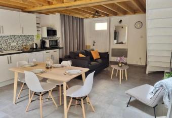 Maison avec Ext  rieur - Stationnement Gratuit has Balcony rooms