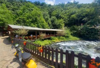 Villa Syri Kalter allows 18 year olds to book a room