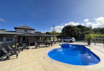 Villa Crat  re, pour 25 personnes avec piscine has Balcony rooms