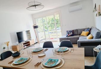 Spacieux appartement avec balcon allows 18 year olds to book a room