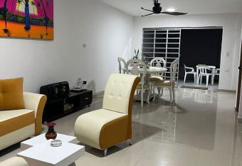 Casa completa al frente del centro comercial alamedas has Balcony rooms